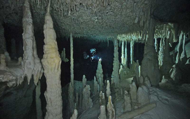 submarinismo en cenote Sac Actun